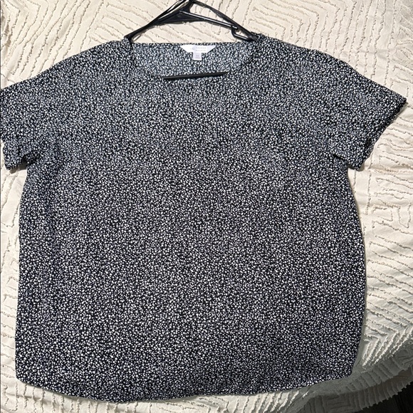 LC Lauren Conrad Tops - LC Lauren Conrad Monochrome Floral Top